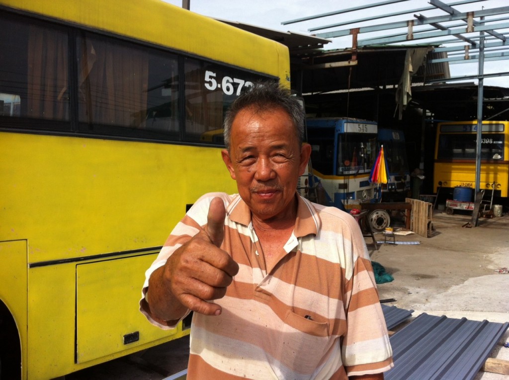 อู่รถเมล์สาย38 ราม 2 ต่อเติมหลังคาเมทัลชีท